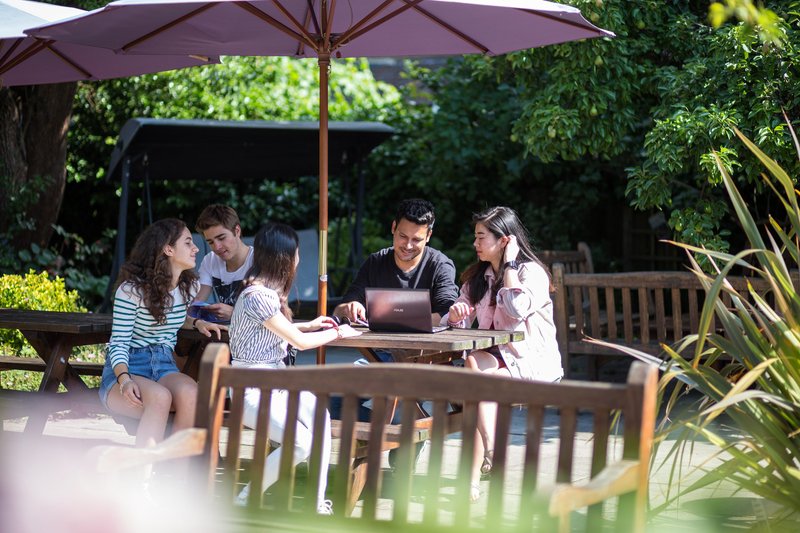 cours d'anglais à Londres à wimbledon : jardin de l'école