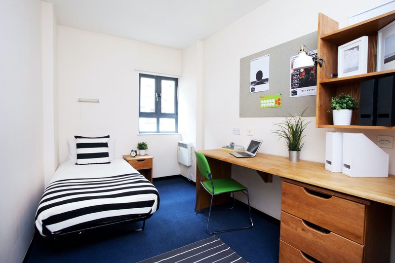 Ma chambre en résidence étudiants à Bristol