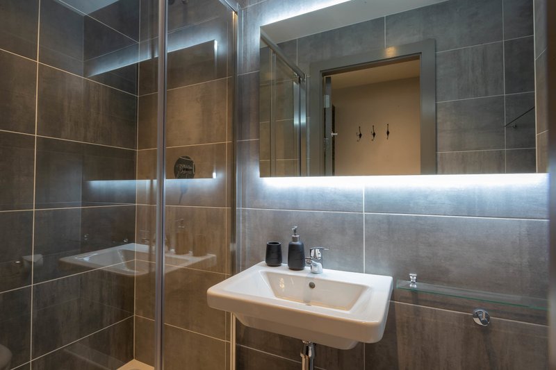 Salle de bains attenante à ma chambre dans la résidence