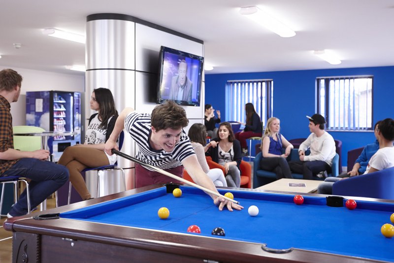 cours anglais chichester college : une partie de billard avec moi ?
