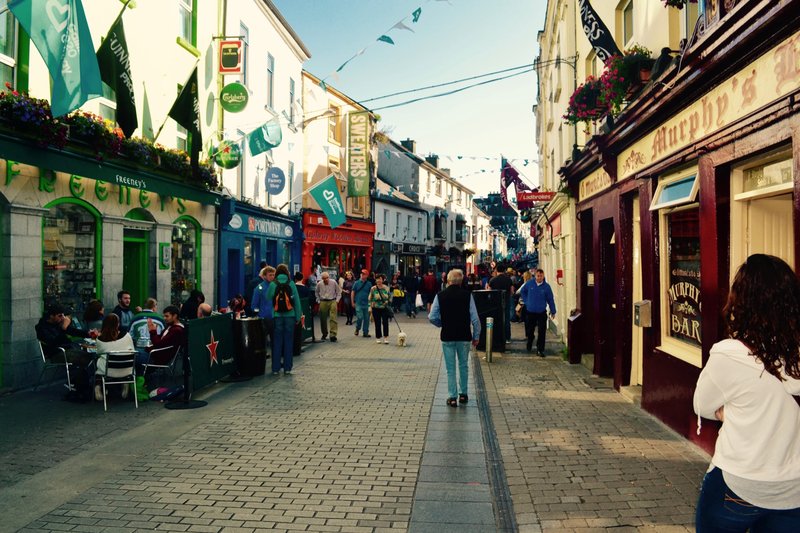 Rue animée de Galway