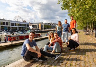 Cours d'anglais à bristol : des étudiants