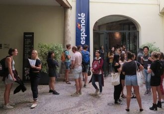 Séjour linguistique à Valence en Espagne : étudiants dans le patio