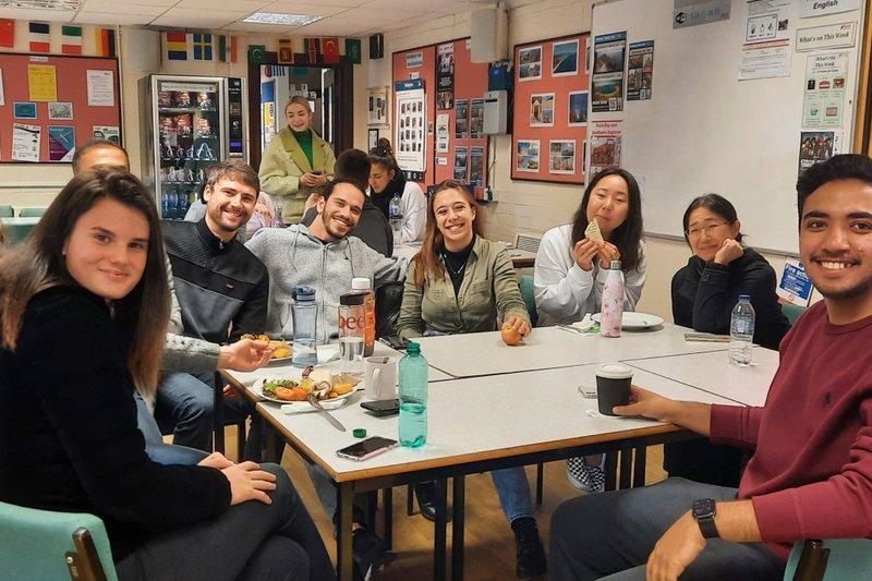 A la cafétaria de l'école